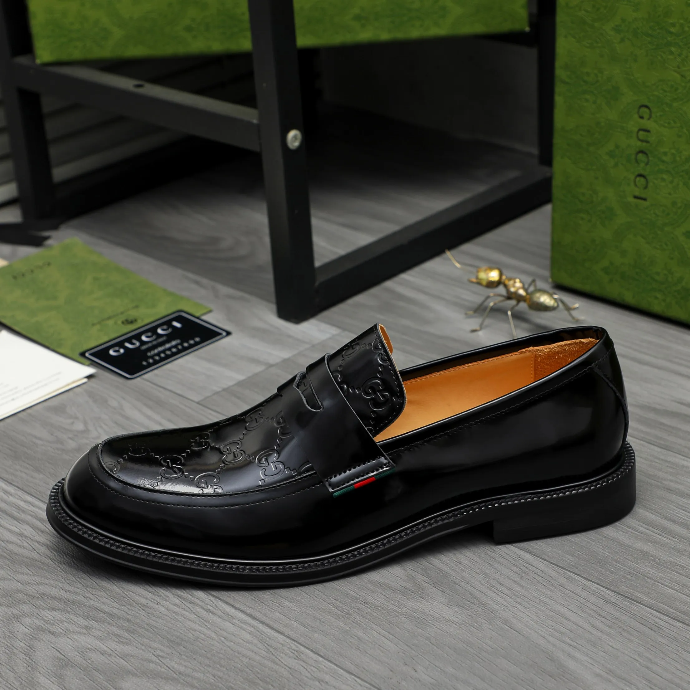 Men's shoes 💰p500 Product trademark: GUCCI "Gucci" business slip-on leather shoes Regular size: 38-46 (38.45.46 custom-made, non-returnable) Product materials: Selected lacquer embossed cowhide upper, cowhide lining, original rubber outsole